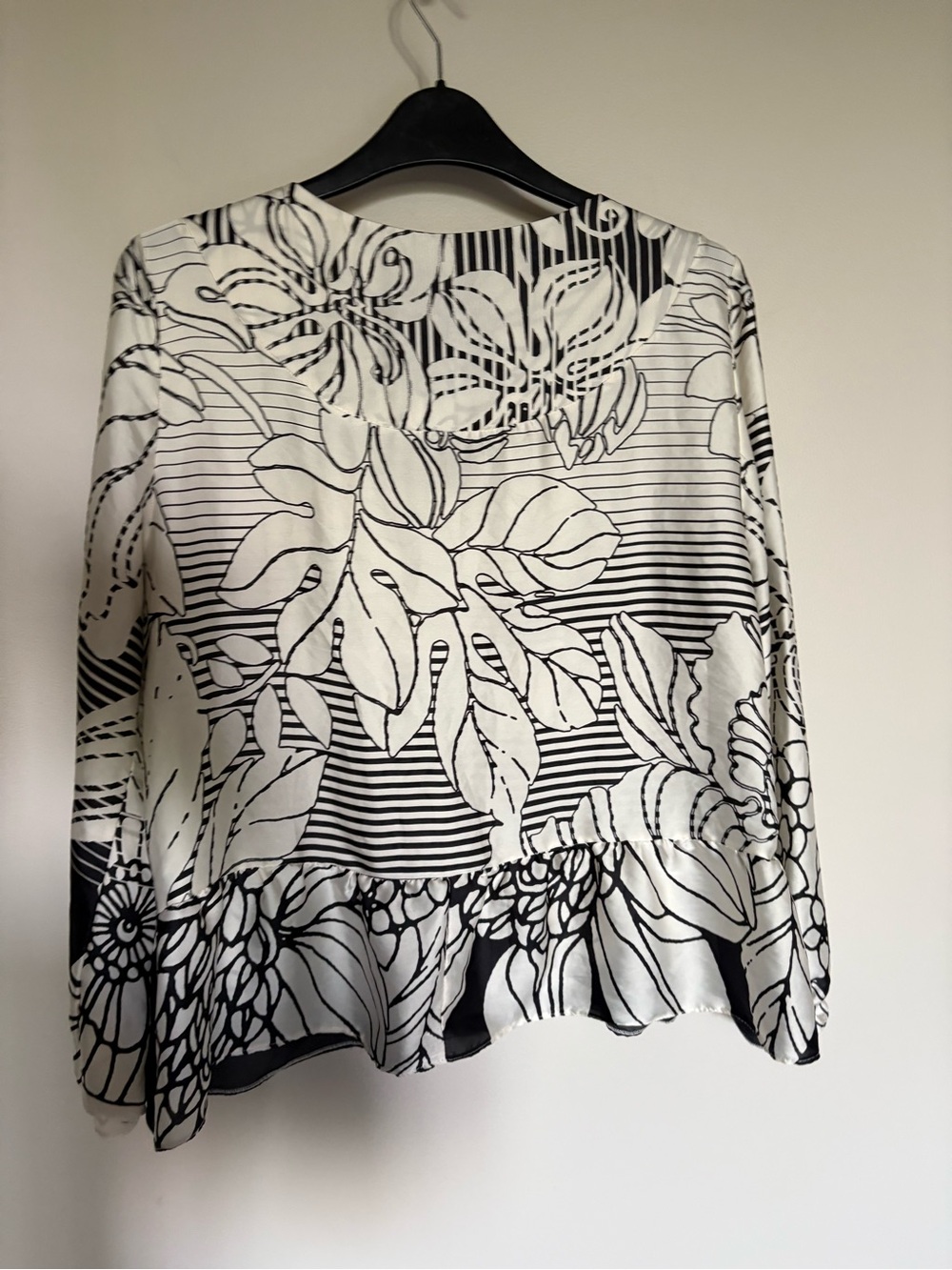 Rinascimento Monochrome Floral Tie-Front Blouse - Picture 5 of 10